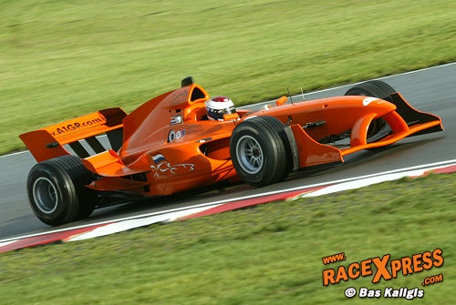 Jos Verstappen in de oranje bolide van a1 Team NED